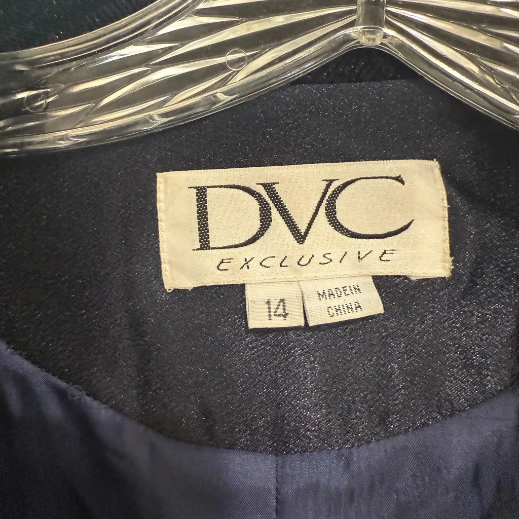 💥HP 💥 DVC Women's Navy Blazer with Fur Accents size 14 Blue - Image 5