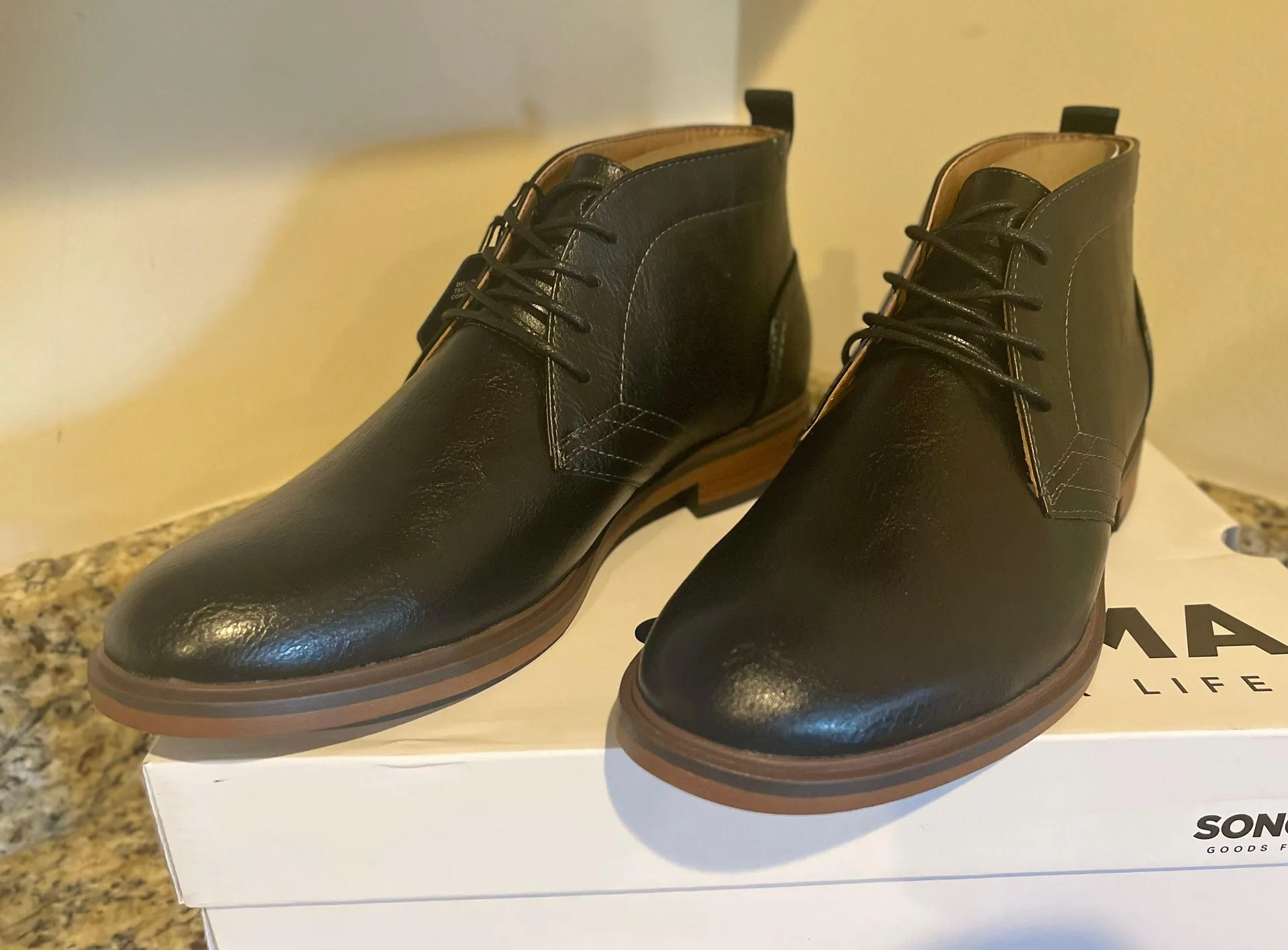 Mens Shoes Size 9 - Image 3