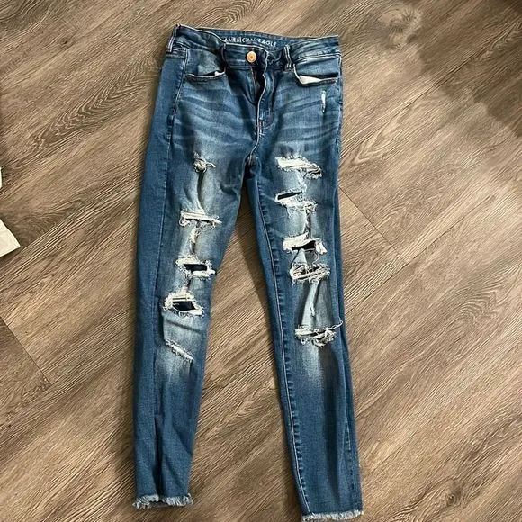 size 6  high rise distressed jegging - Image 2
