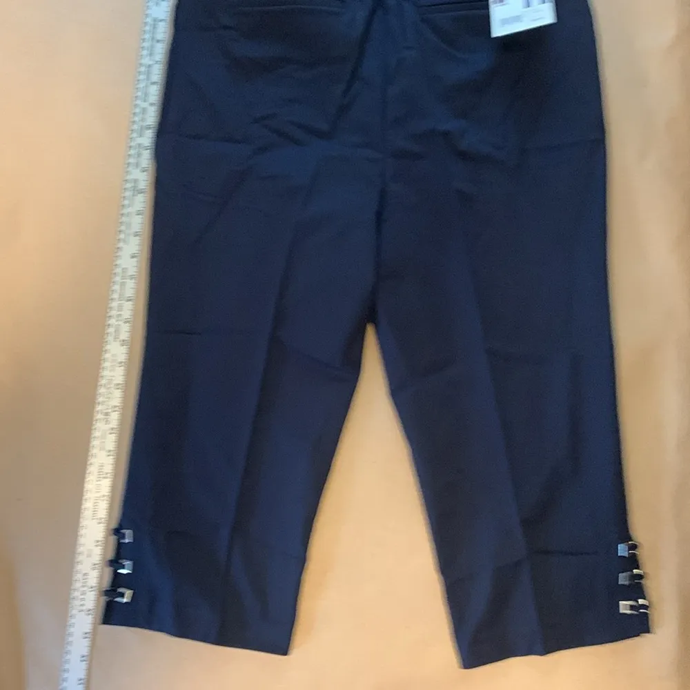 Stylish navy blue Cropped Pants with Buckle Detail - Image 13