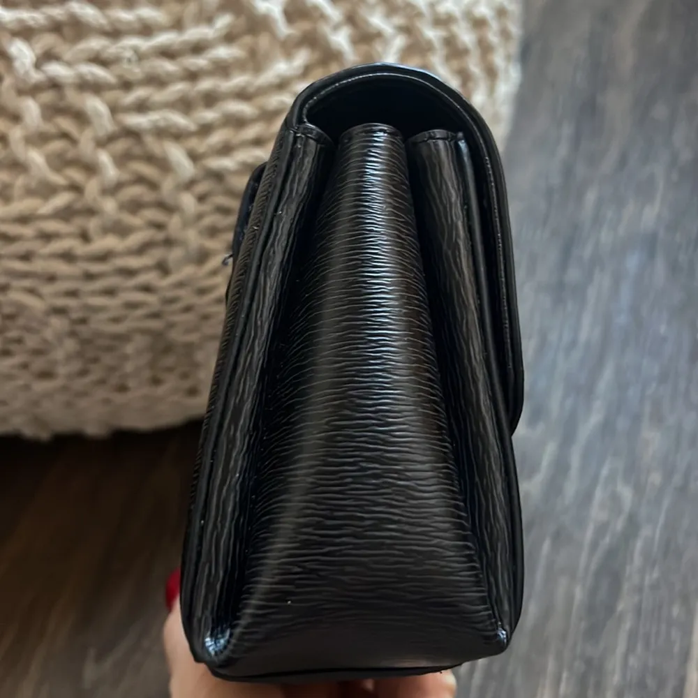 DKNY  BLACK PURSE - Image 4