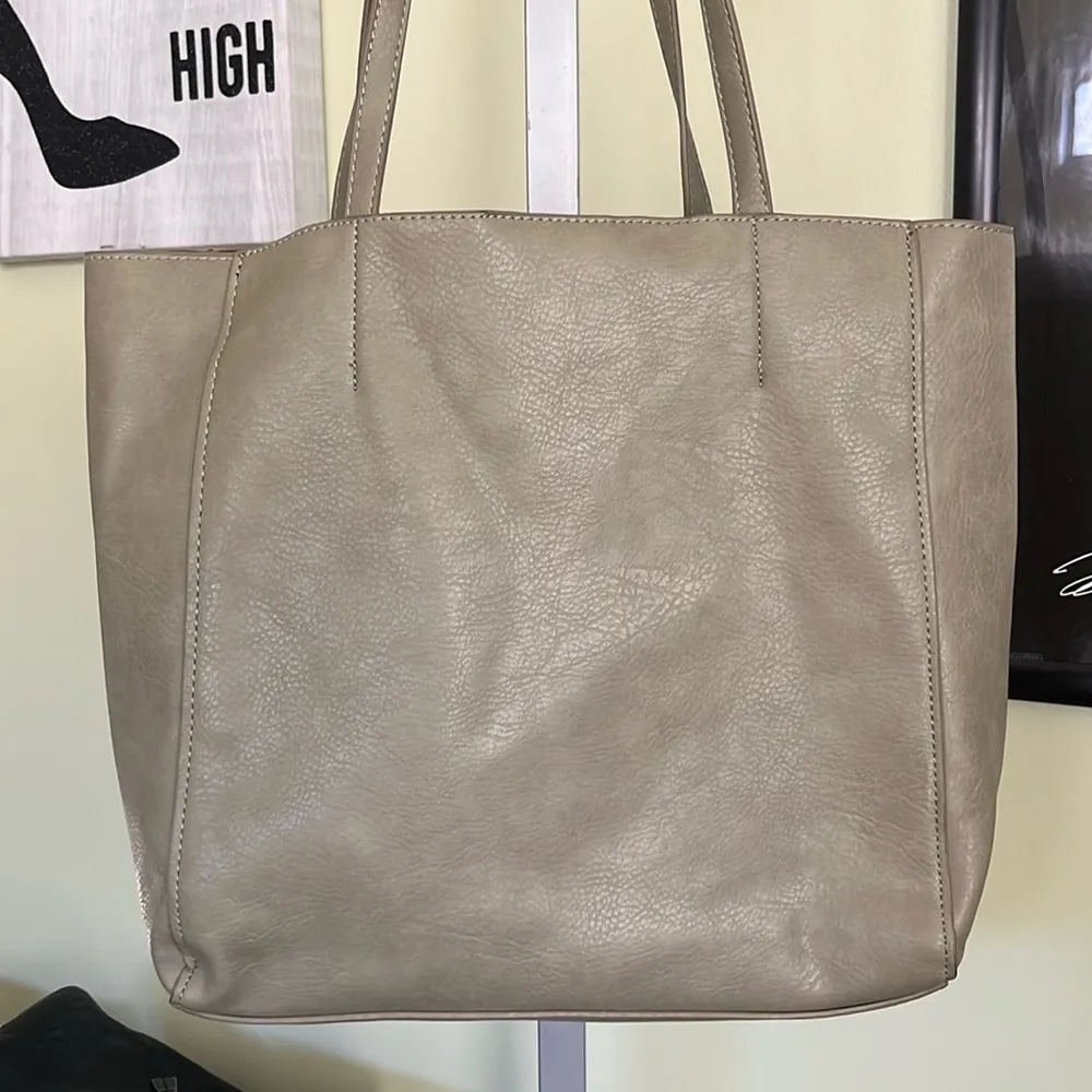 Olive green shoulder tote and pouch - Image 3