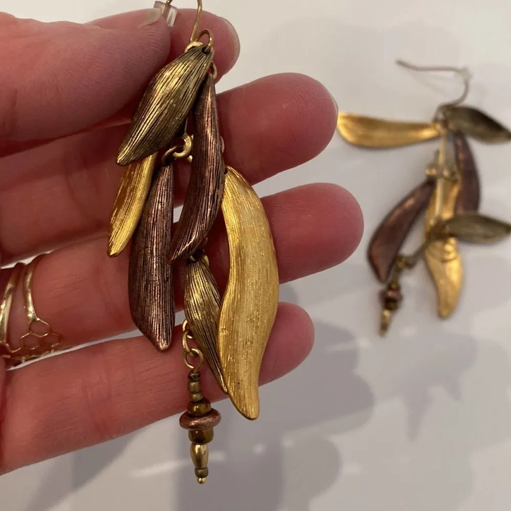 Chico’s Gold-Tone Metal Dangle Earrings Leaf-Like Beads EUC OS Hooks - Image 2