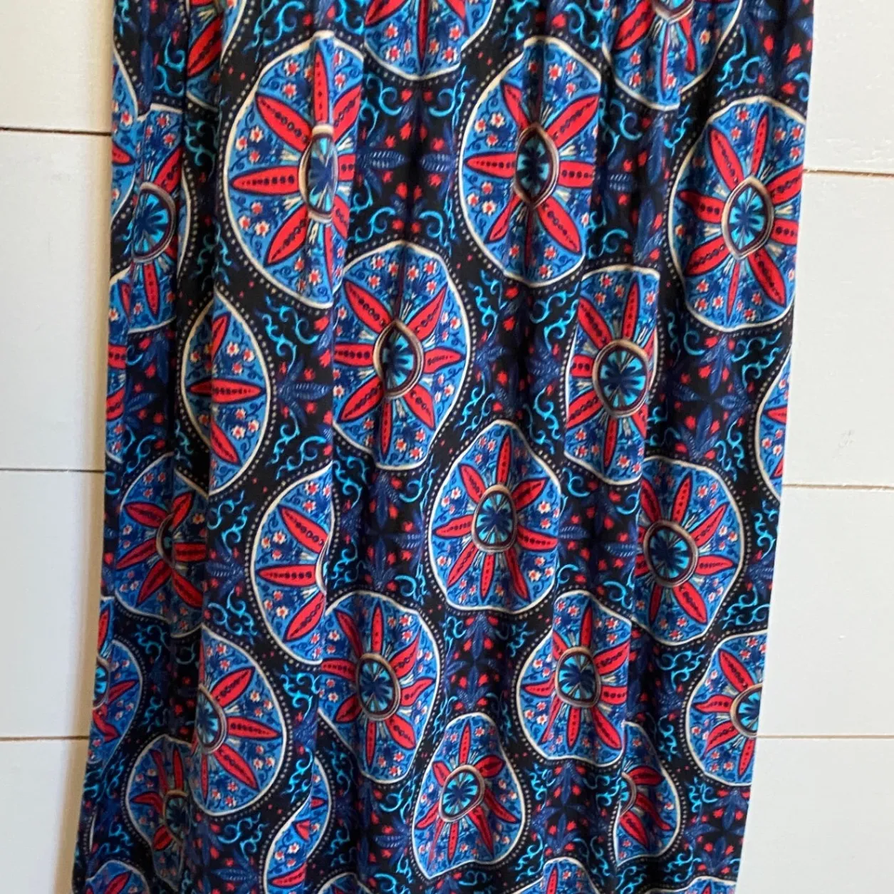 French Grey Nichelle Knit Medallion Print Halter Maxi‎ Blue/Red dress - L EUC - Image 13