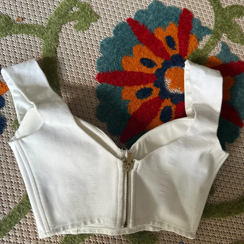 superdown Revolve  Wren Bustier Top in White - Image 7