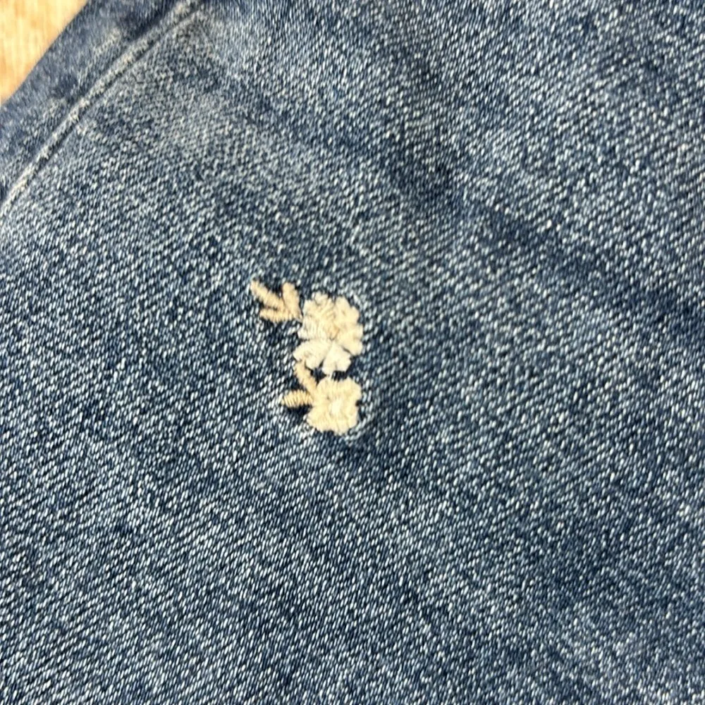 Abercrombie & Fitch Simone High Rise Ankle Embroidered Flower Jeans Sz 29/8 - Image 9