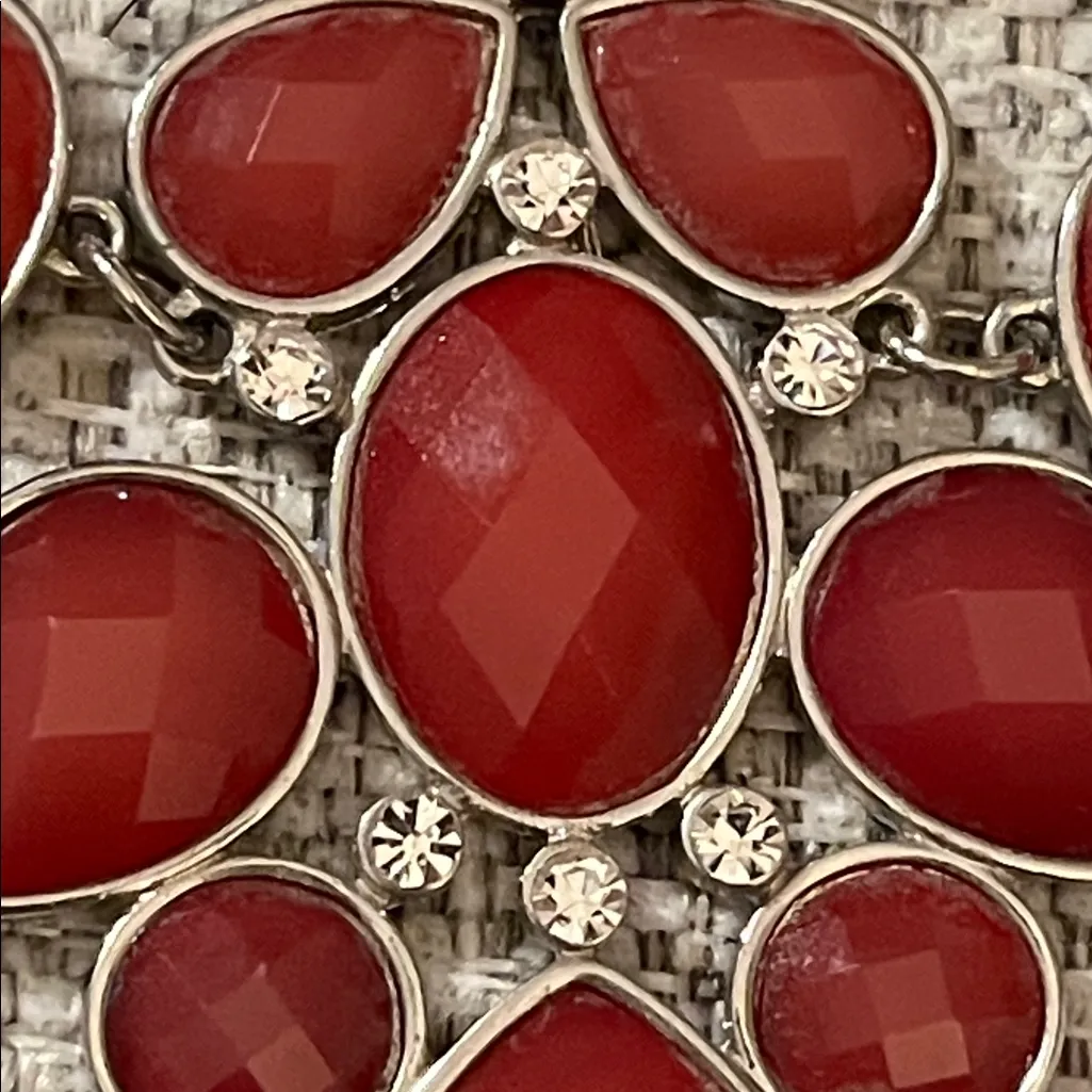 Premier Designs Faceted Plastic Ruby Beads Floral Necklace - Image 8