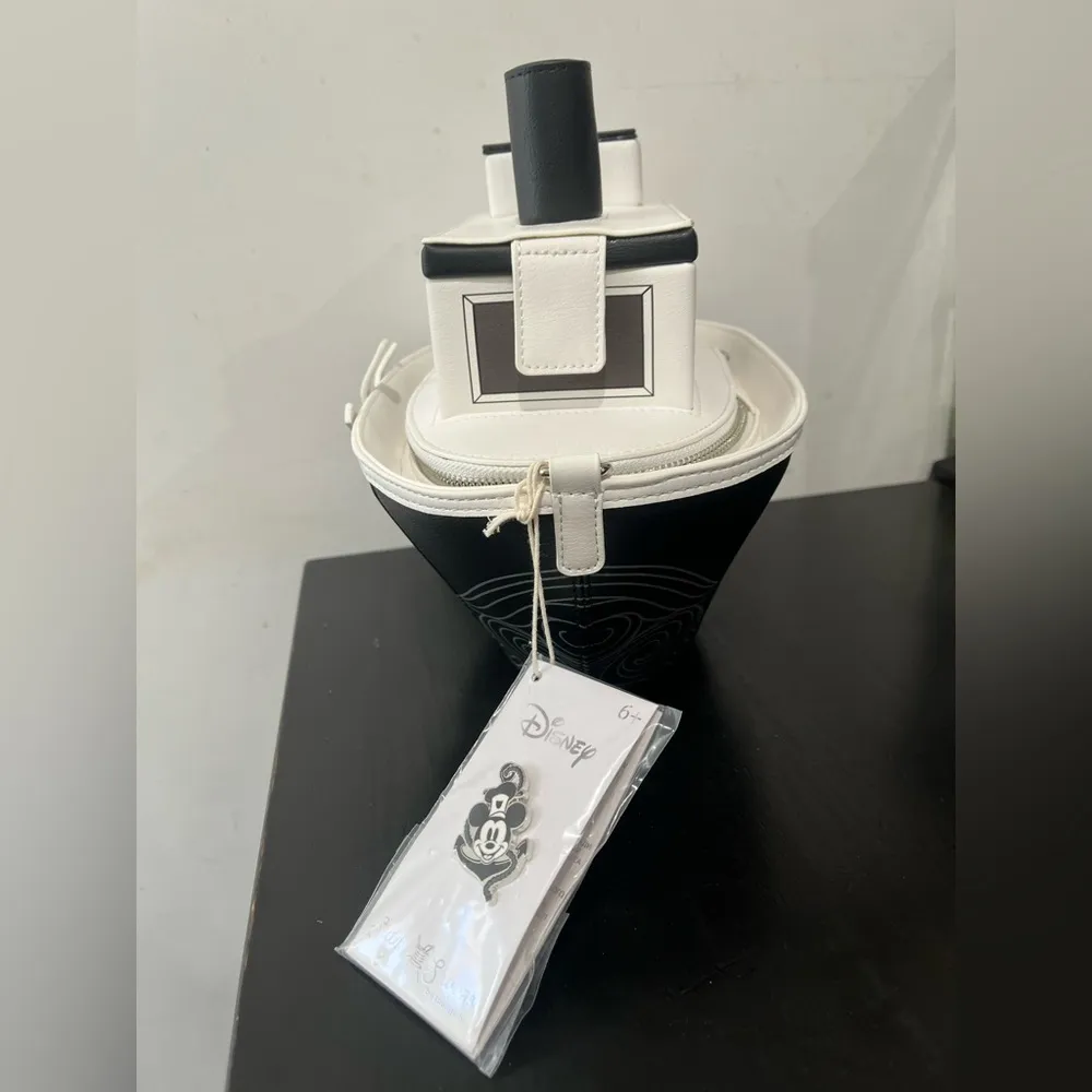 Loungefly Stitch Shoppe Exclusive Steamboat Willie Figural Crossbody Bag - Image 4