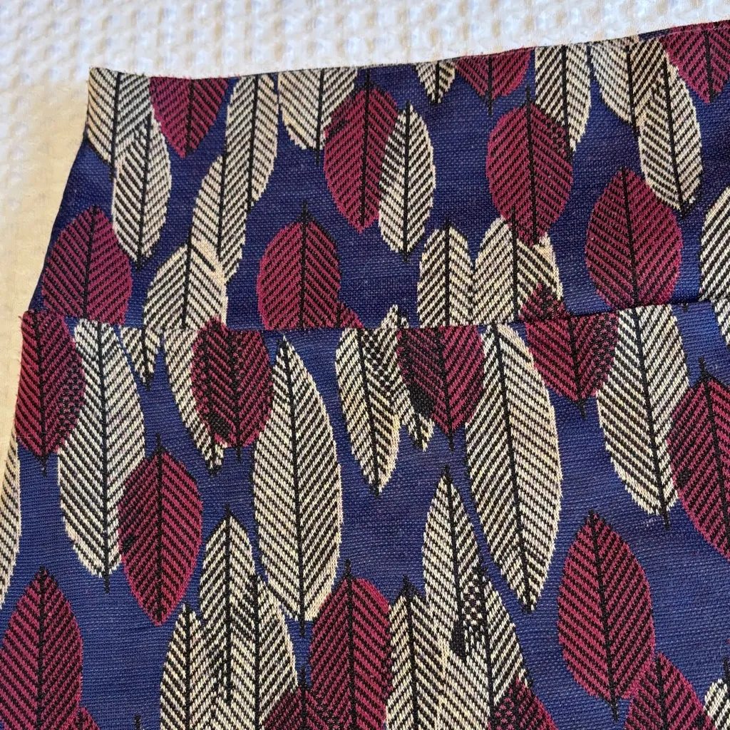LuLaRoe CASSIE Pencil Skirt Burgundy Navy Tan Leaf Pattern Size MEDIUM - Image 4