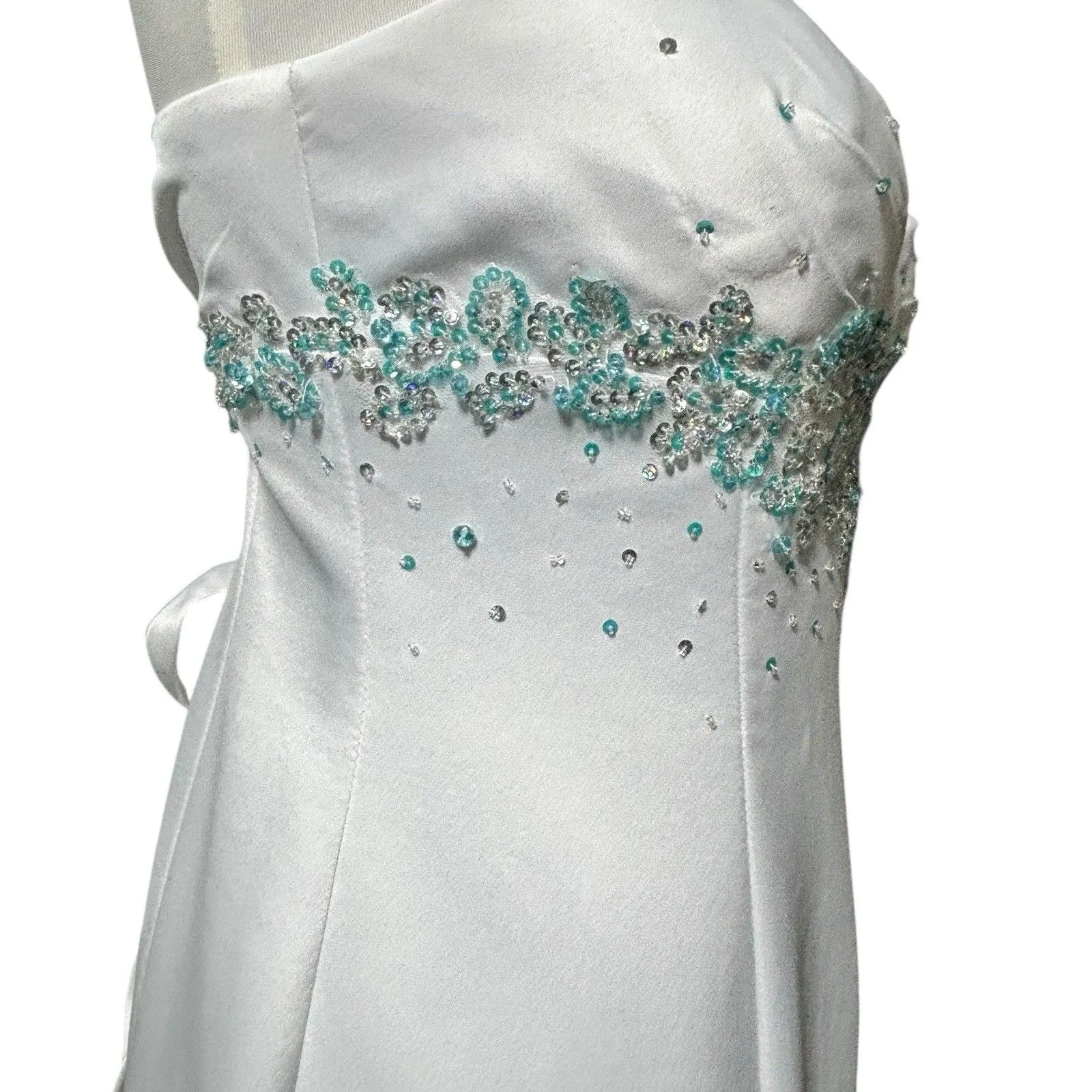 Mac Duggal Sz 6 White Silk Blue Beaded  Ruffle Princess Gown Formal Prom Dress - Image 5