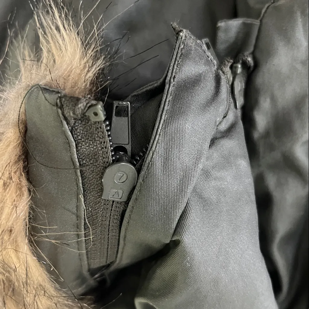 Victoria’s Secret olive green parka jacket with removable faux fur hood. - Image 12