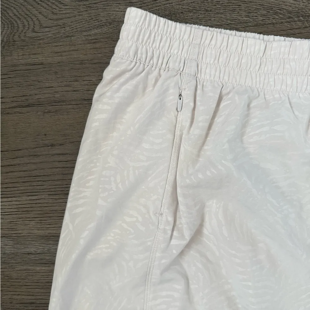 Athleta Printed Hustle 3” Shorts - Size 1X‎ - Fiji Veil Grey - NWT - Image 6