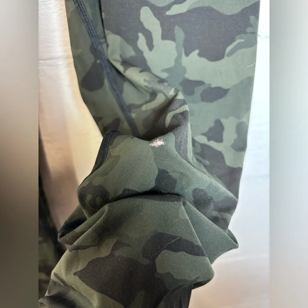 Lululemon Athletica Woman’s Camouflage Full Length Ankle Sporty Legging Size 10 - Image 3