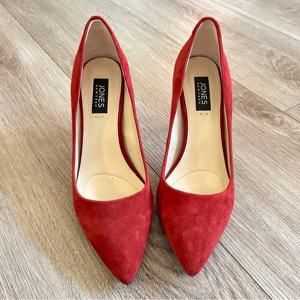 JNY Burgundy Suede Delta Heels Pumps Gold Trim Classy Sexy 7 Leather - Image 4