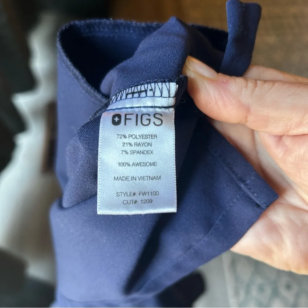 Figs Navy Blue V-Neck Short Sleeve Tech Scrub Top  w/ 2 Pockets, Women’s XS - Image 4