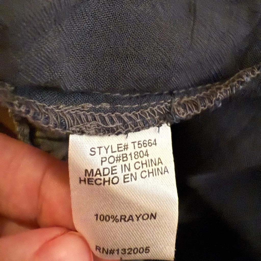 Entro EUC Elegant Bell Sleeve Embroidered  Detail Ombre Women's Top - Image 6