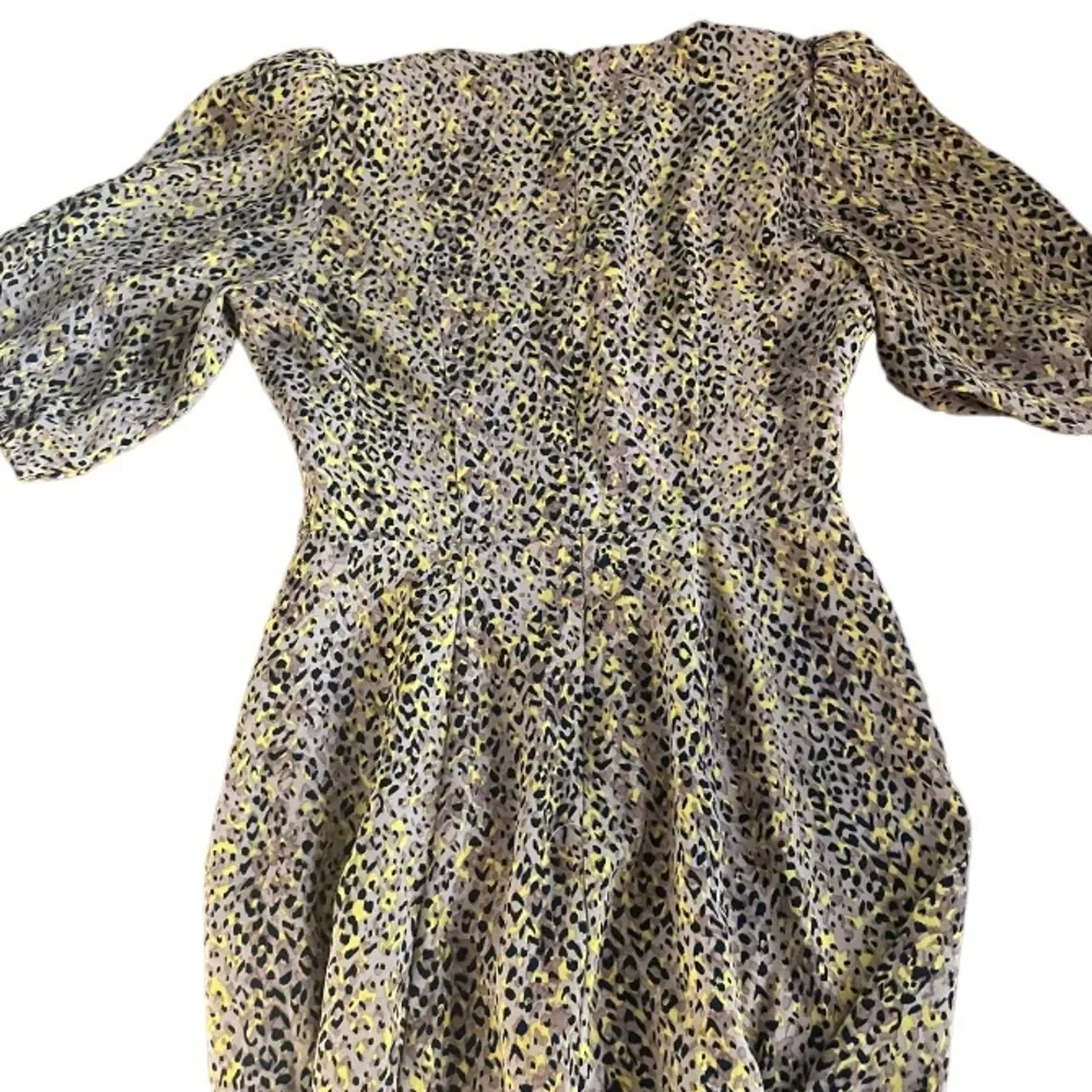 Wayf leopard midi dress Small B - Image 5