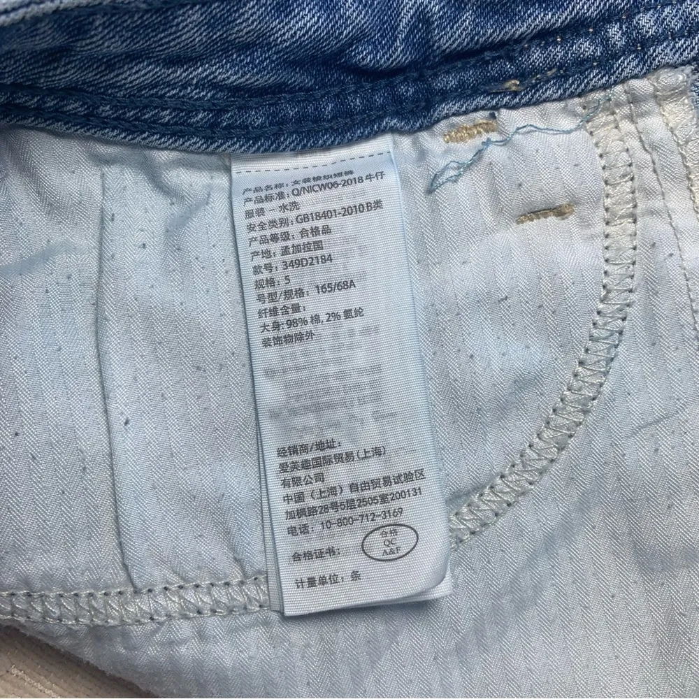 Hollister Denim Shorts Women's 27 Blue Daisy Floral All Over Print High Rise Mom - Image 10