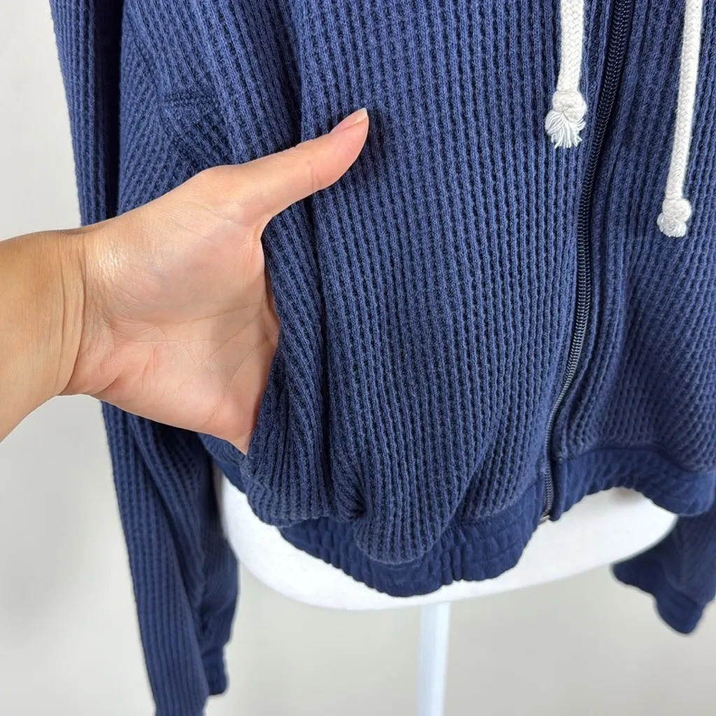 Aerie Navy Contrasting texture Waffle Knit Full Zip Cropped‎ Hoodie Size Large - Image 5