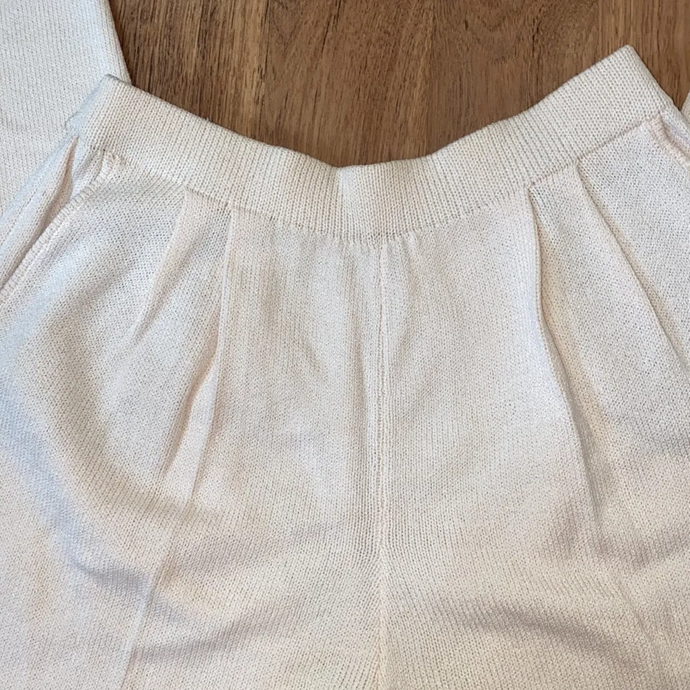 St. John Knitwear Pleated Santana Knit Pants Cream EUC Sz 8 Stretchy Classic - Image 6