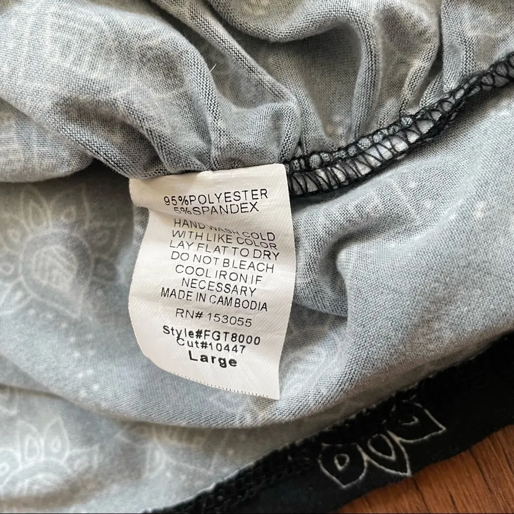 HIPPIE CHIC USA top with ruched sides - Image 9