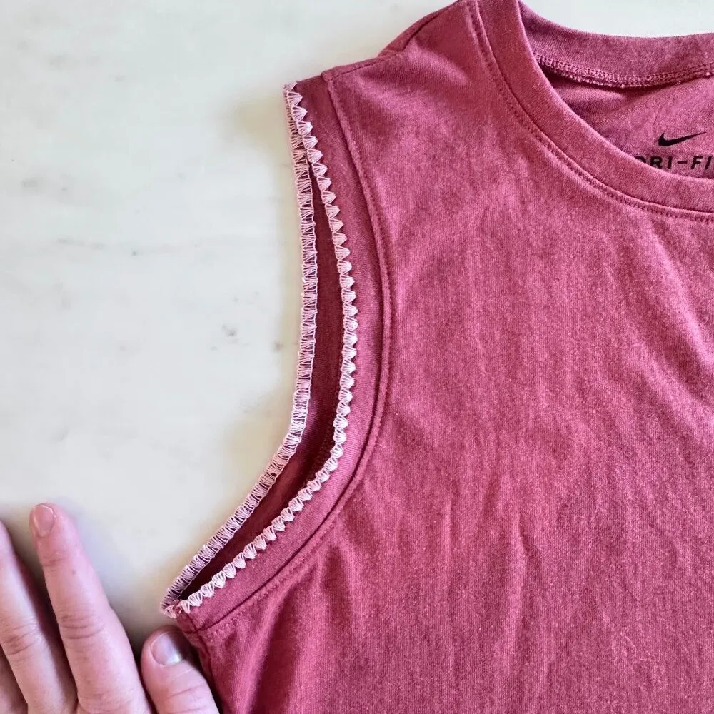 Nike Dri-Fit Pink Scalloped Trim Delicate Casual Workout Loungewear Tank Size XS - Image 5