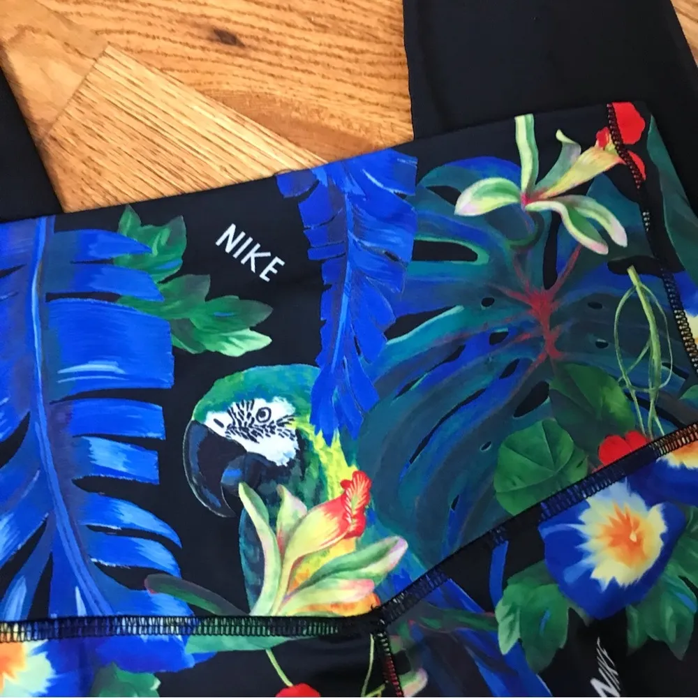 Nike Black/Blue Paradise Pattern Legging - Image 9