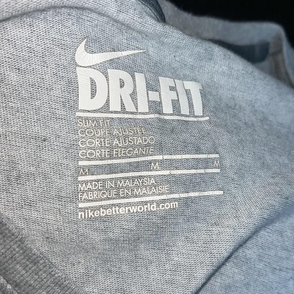 EUC Nike Dri-Fit V-Neck T-Shirt - Image 3