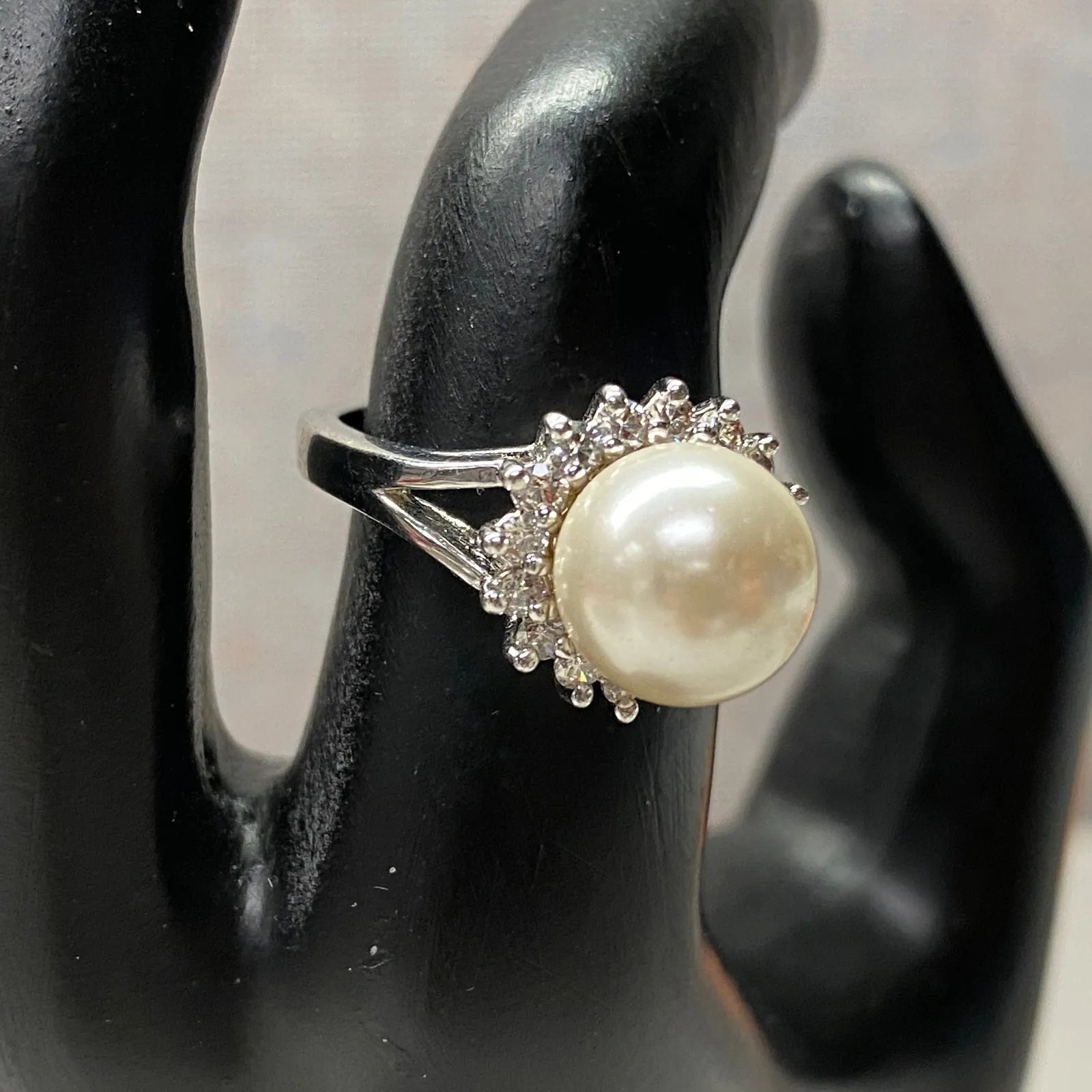 Silver Tone Elegant Pearl Halo Crystal Accents Classic Design Cocktail Ring Sz 7 White - Image 2
