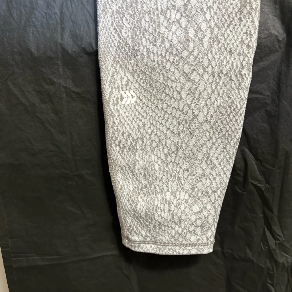 All in Motion Women’s XXL Gray Reptile Cropped Leggings Pockets Athleisure - Image 7