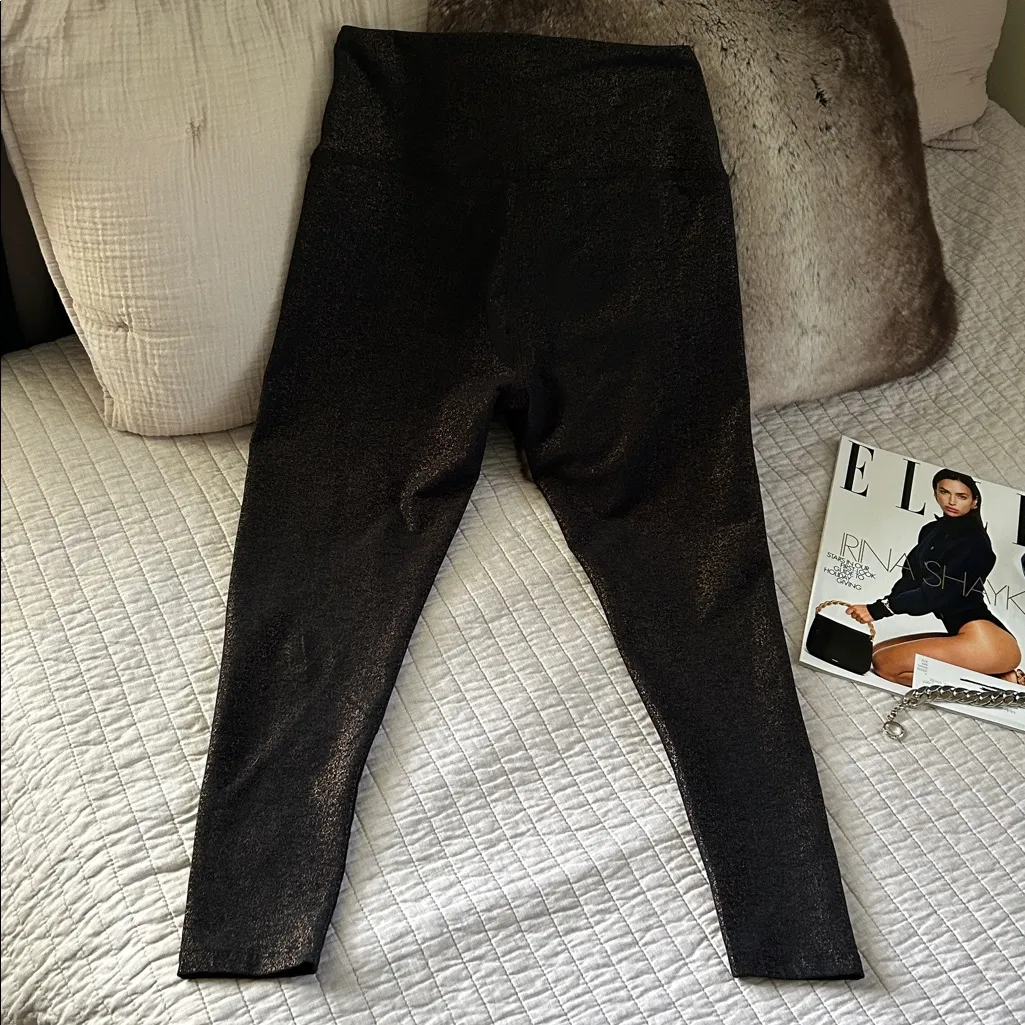 Beyond yoga Softshine High Waisted Midi leggings XL black gold shimmer - Image 7