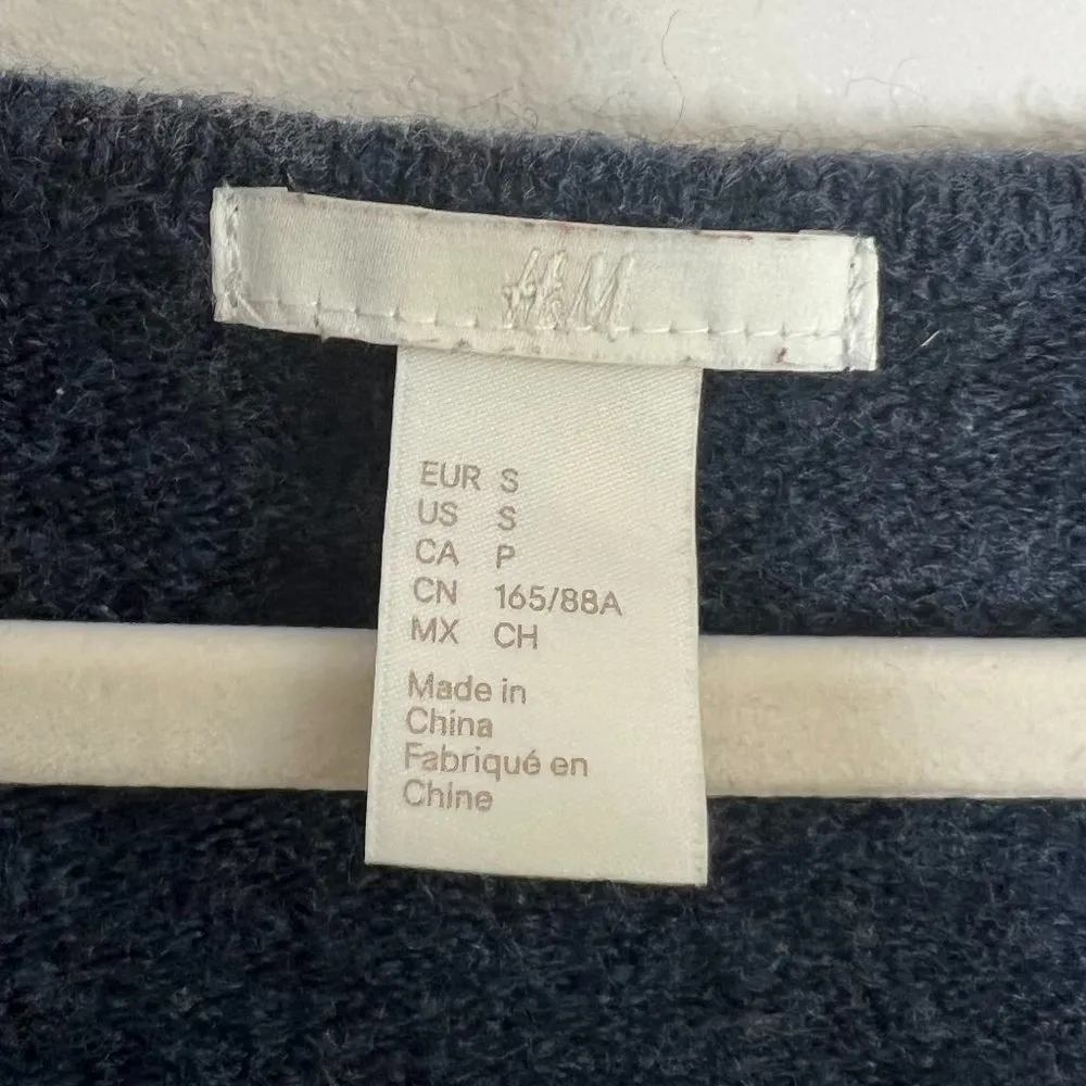 H&M V Neck Classic Long Sleeve Comfy Cozy Wool Blend Sweater Longer in Back - Image 5