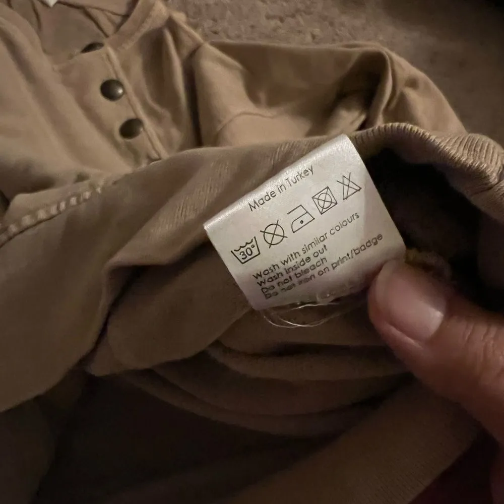 Rag doll tan blouse with buttons xs - Image 9