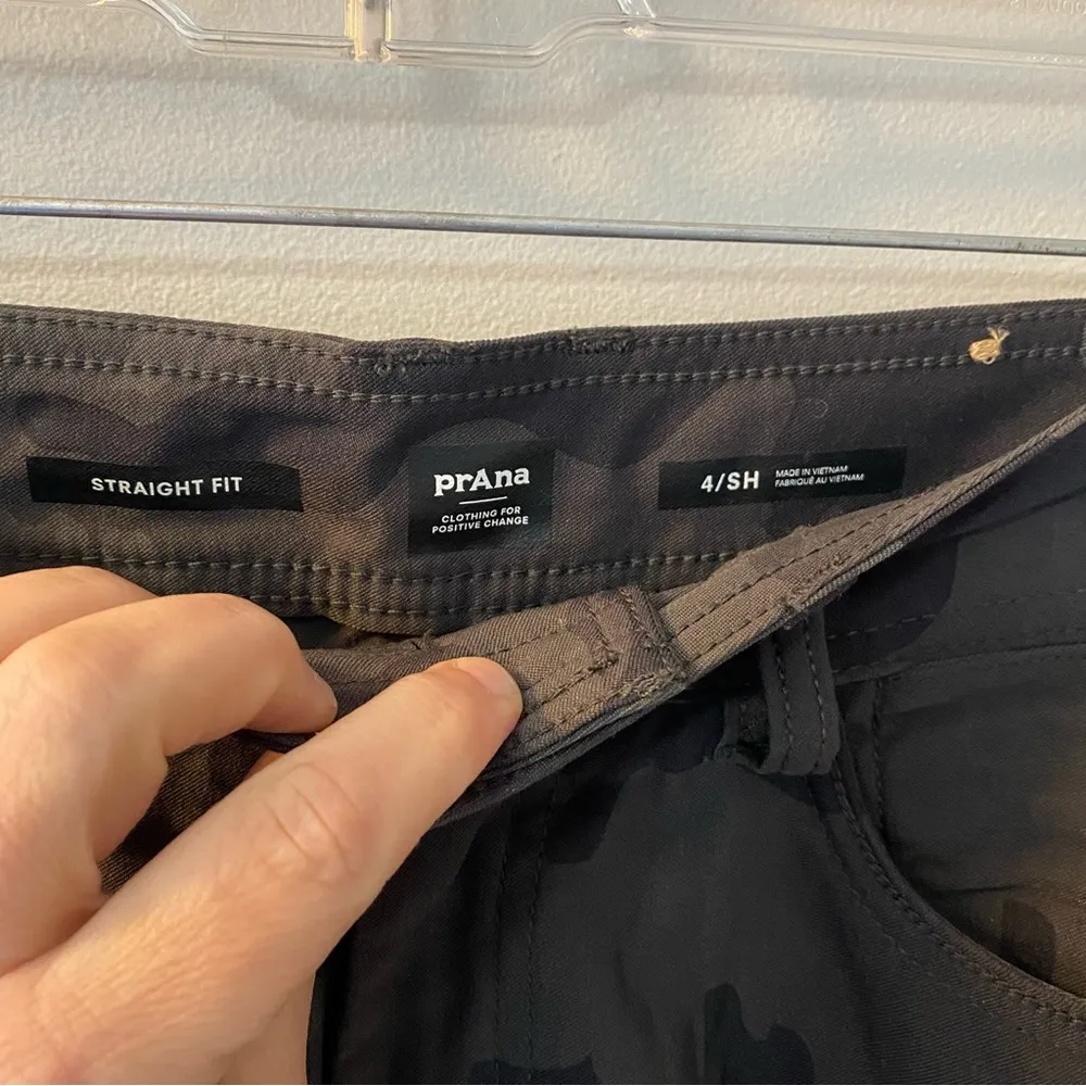 Prana Halle Straight Pant II in dark grey camo print size 4 short, new. - Image 4