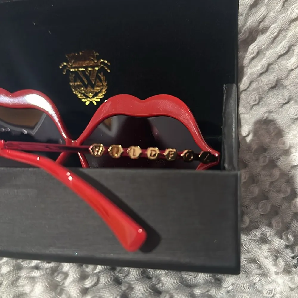 NIB  Lip Service Sunglasses - Image 4