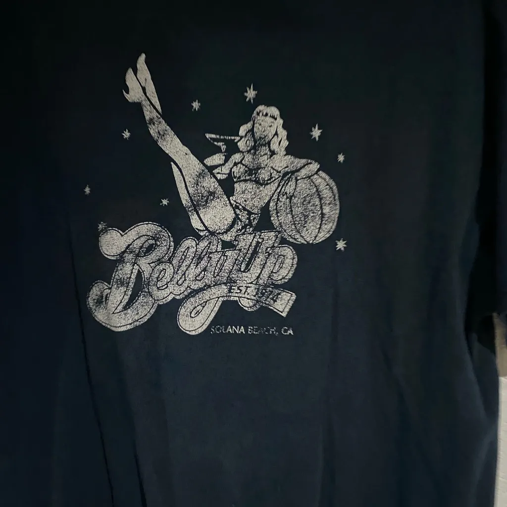 Gildan  large graphic tee - Image 2