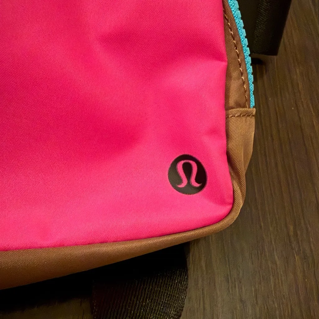 *RARE*  Sonic Pink/Cacao/Black Everywhere Belt Bag - Image 4