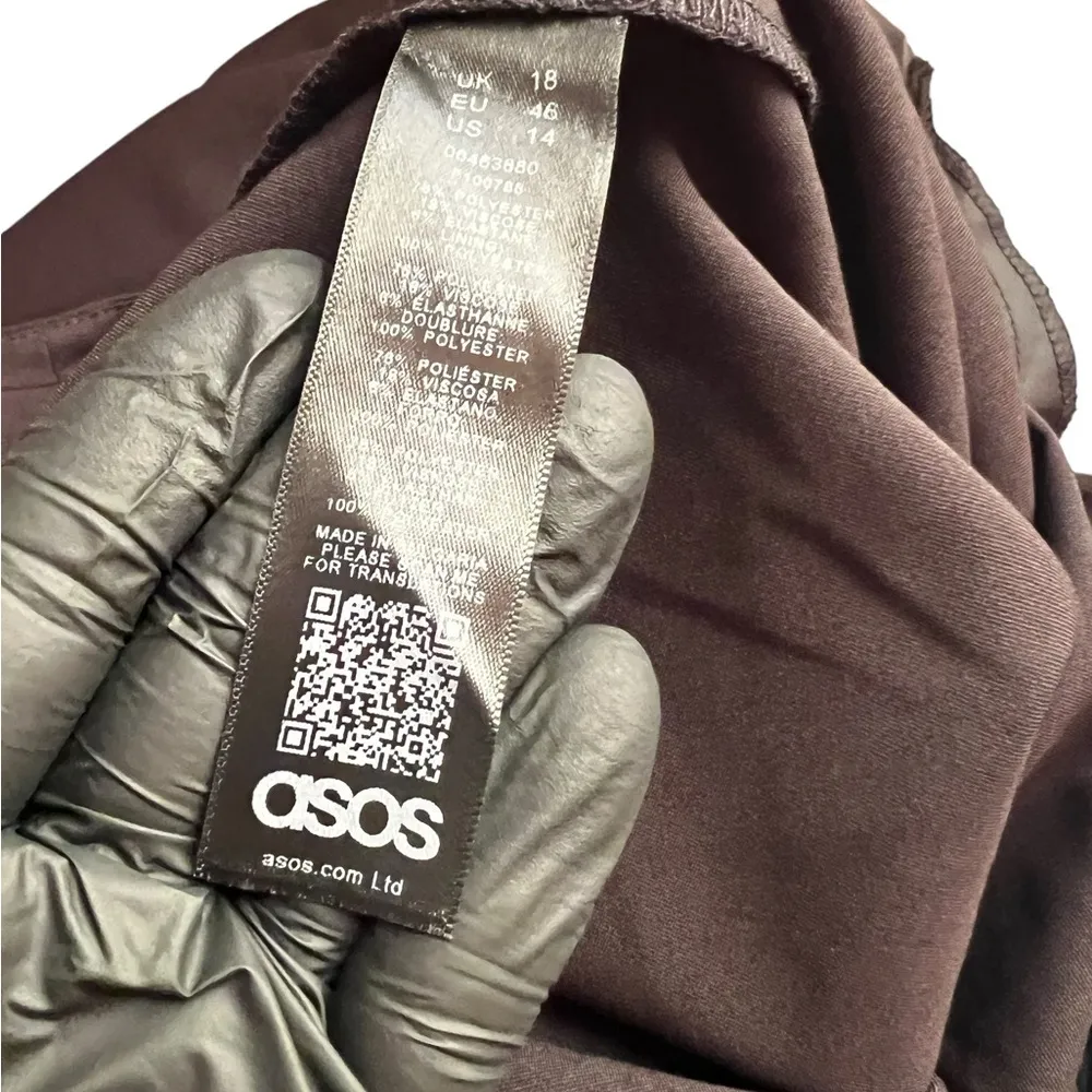 ASOS DESIGN tapered dress pants w/ turn up hem in black Sz 14 Tall career* flaw - Image 4