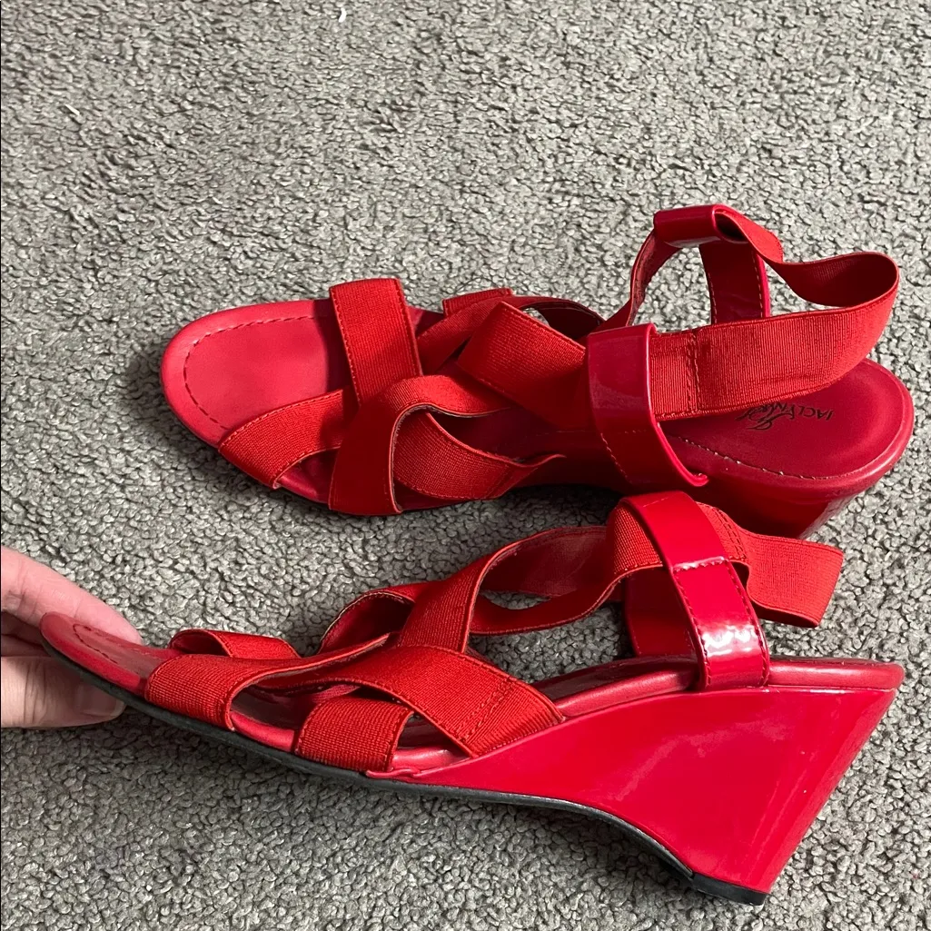 Jaclyn Smith Red Strappy Wedge Sandals Size 9 FAIR CONDITION - Image 7