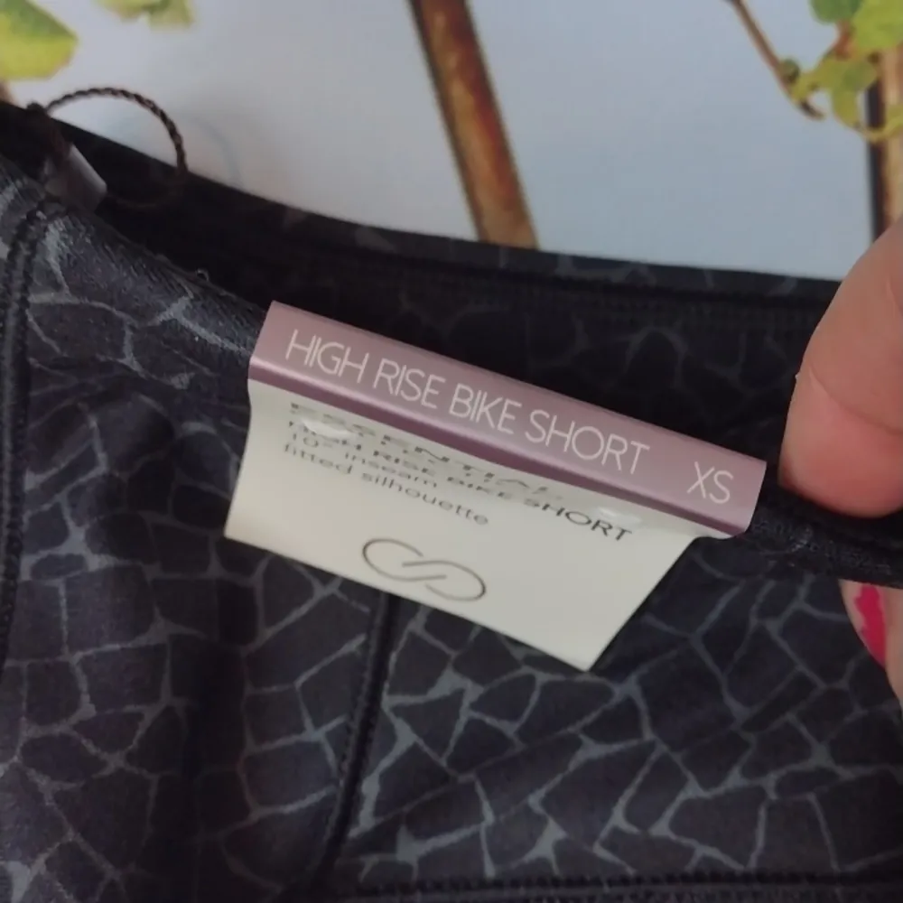 Calia BY CARRIE UNDERWOOD NWT High Rise Black Mosaic Bike Shorts Size XS - Image 7