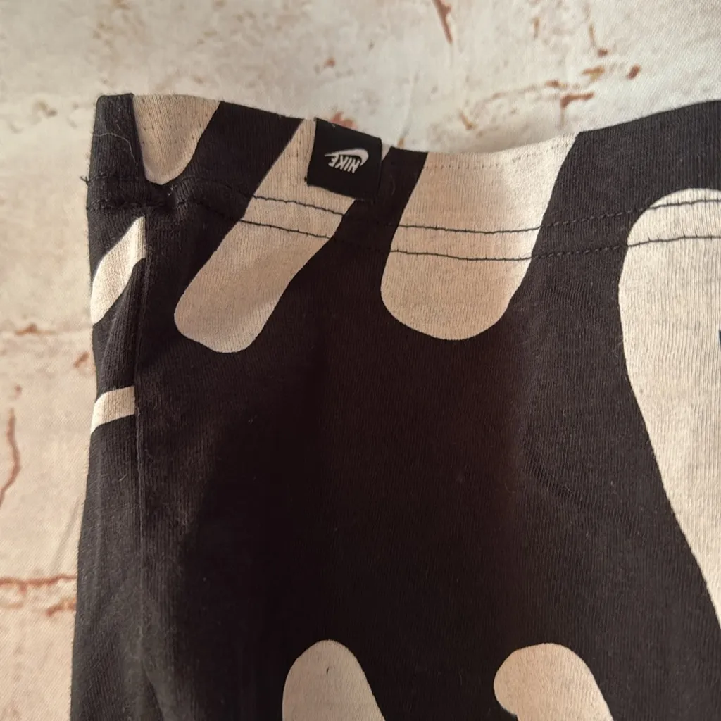 Nike Women's Black White Logo T-SHIRT CROPPED TEE - Image 3