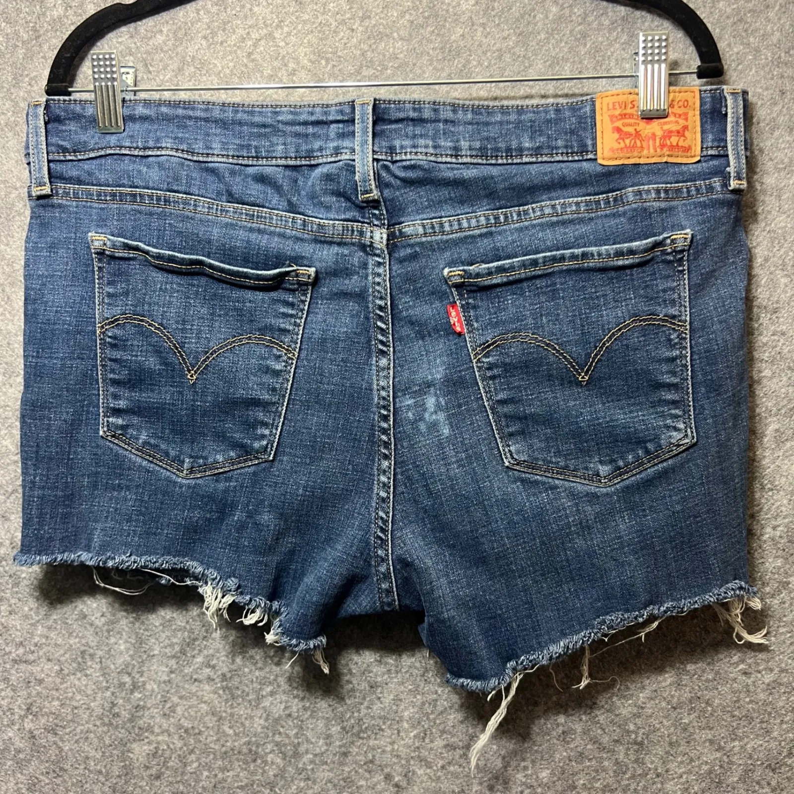 Levis 711 Cutoff Denim Shorts Distressed Frayed‎ Hem Blue Wash Size 33 - Image 7
