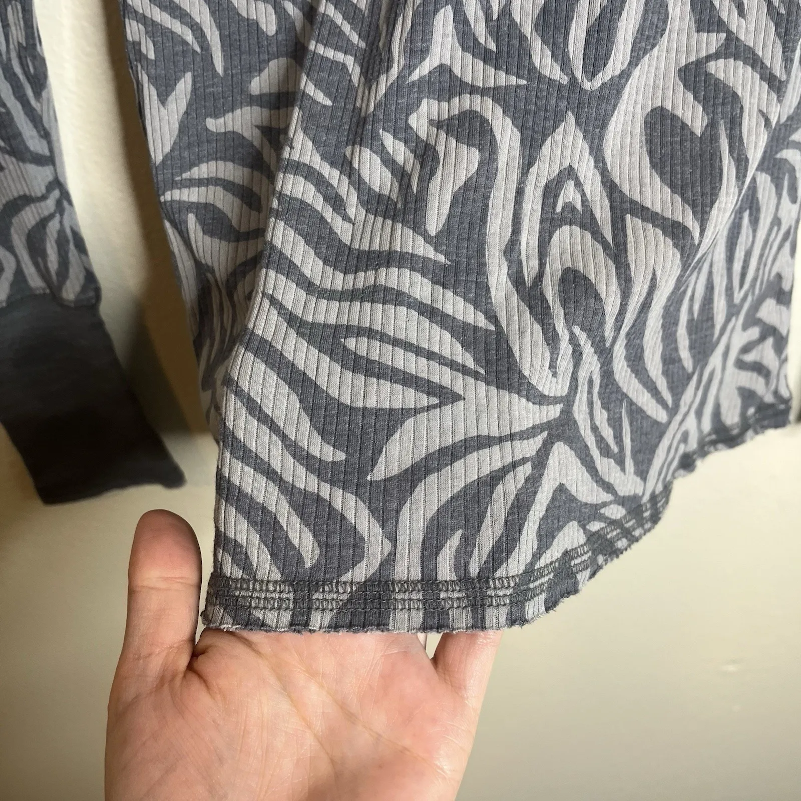 Women's Y2K Top Abstract Animal Print Top Long Sleeve Thermal Cuff Contrast Twee - Image 3