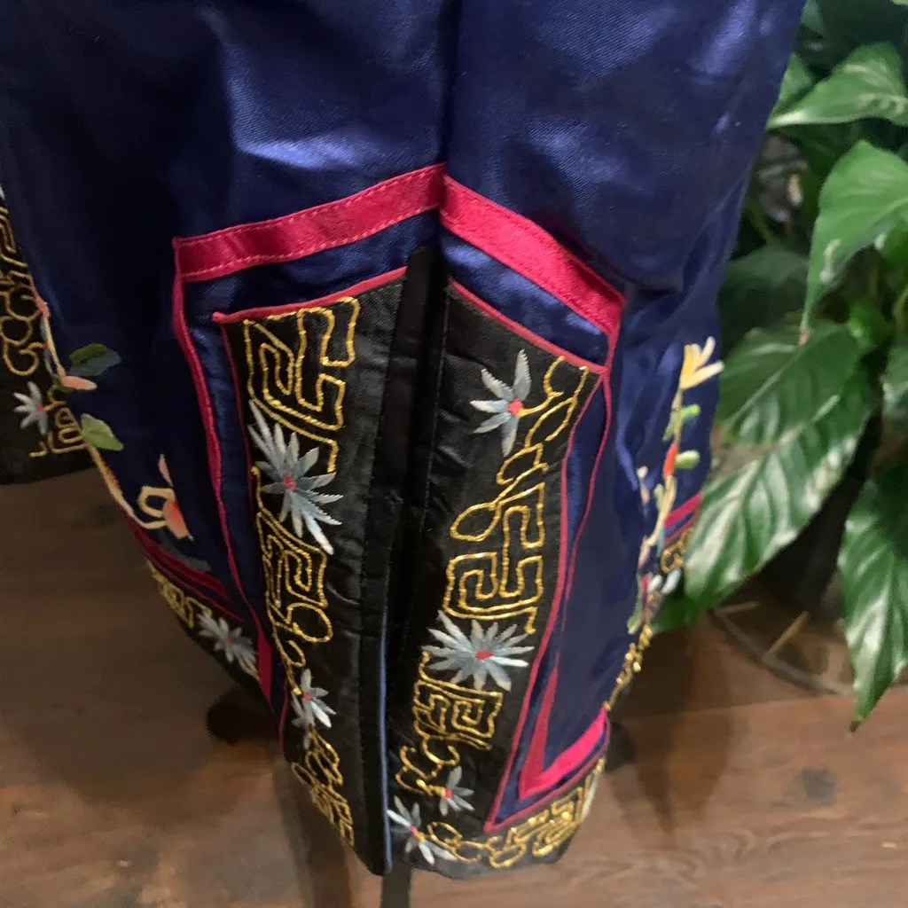 Beautiful Asian top. EUC Blue Size L - Image 4