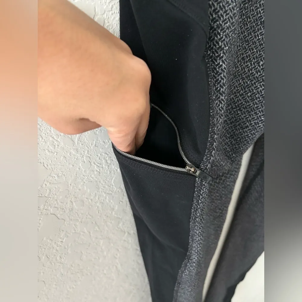 Athleta Criss Cross Drifter Legging Size XS Gray Black Zip Pockets - Image 6