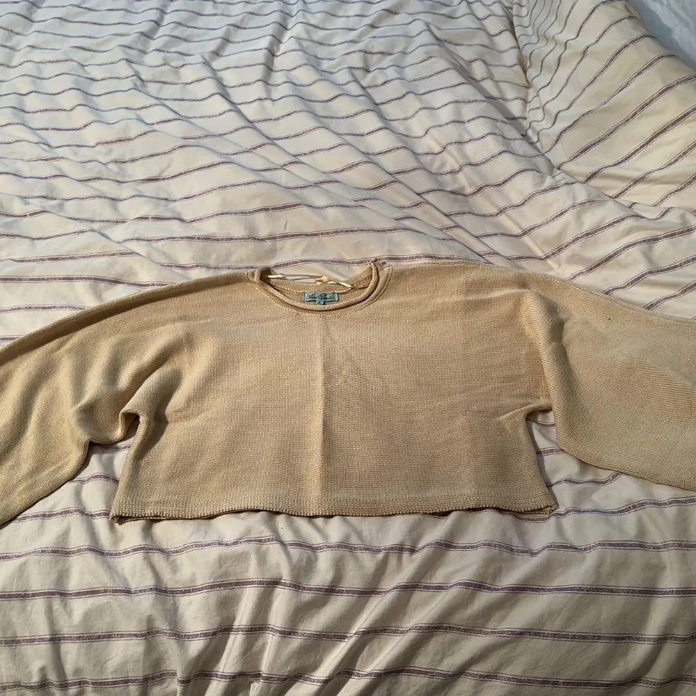 Cream medium crop sweater! Perfect for fall or winter - Image 3