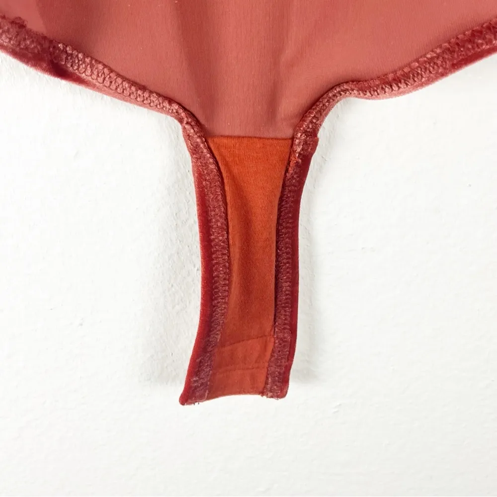 MADEWELL Rust Long Sleeves Velvet Faux Wrap V-Neck Bodysuit, Size XL - Image 5