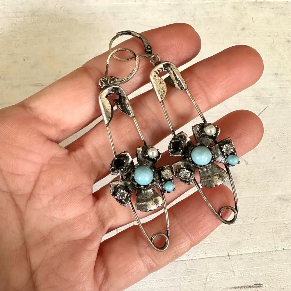 Safety pin flower Earrings - Image 4