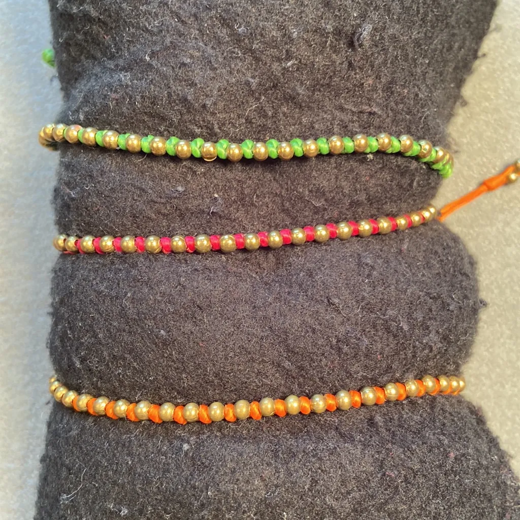 Woven wrap beacelets‎ in 3 colors, brass beads, adjustable size Green - Image 3