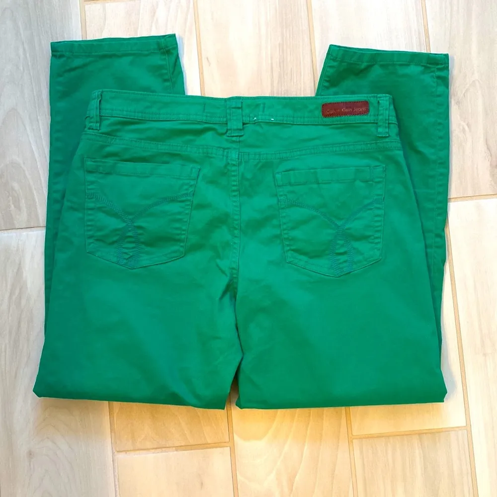 Calvin Klein Jeans|| Green skinny crop jeans.  See measurements in pictures. - Image 4